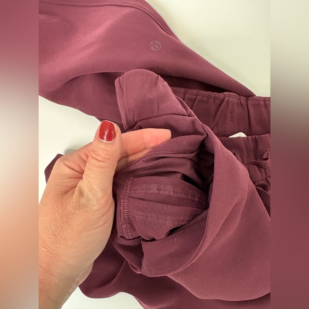 Lululemon On The Fly Jogger Woven Cassis Pant Maroon - Picture 8 of 8